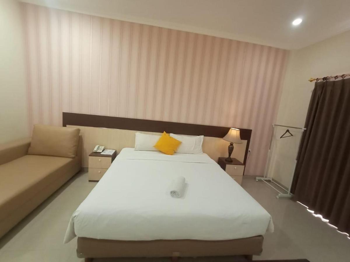 Oyo 90473 Gowin Hotel Kuta Lombok Eksteriør billede