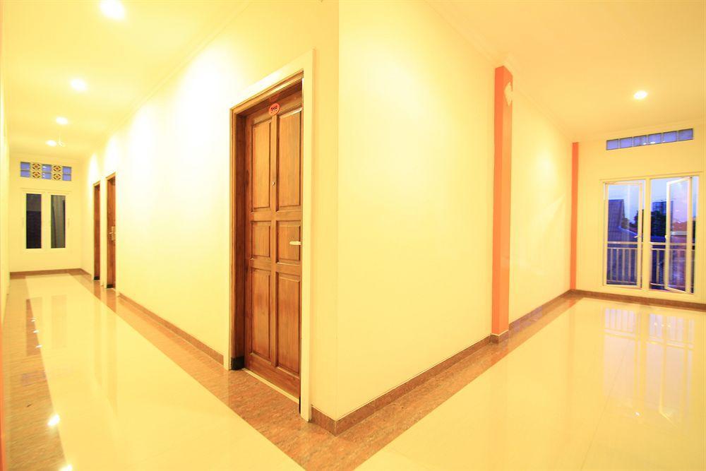 Oyo 90473 Gowin Hotel Kuta Lombok Eksteriør billede