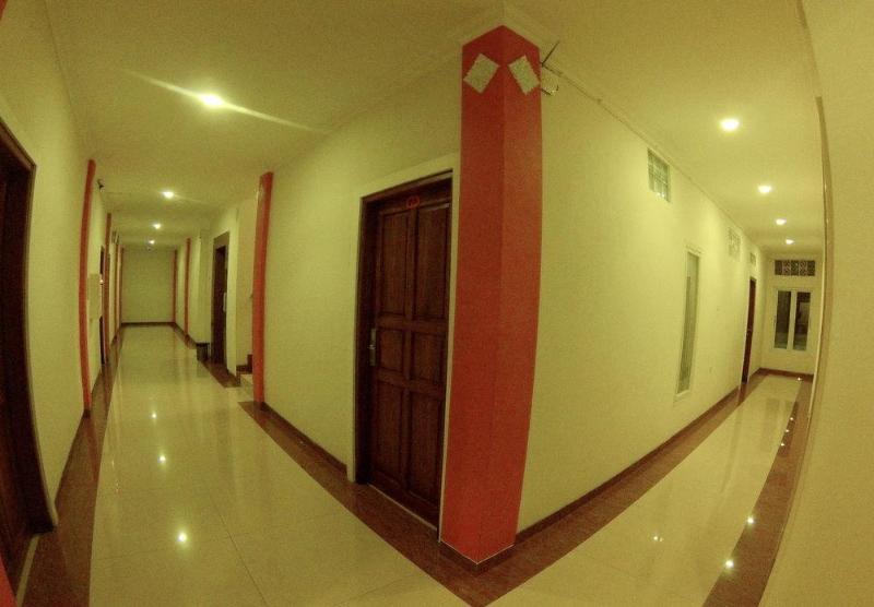 Oyo 90473 Gowin Hotel Kuta Lombok Eksteriør billede