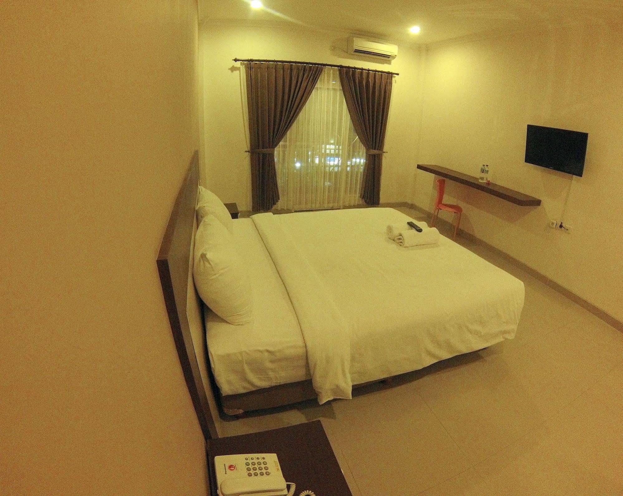 Oyo 90473 Gowin Hotel Kuta Lombok Eksteriør billede