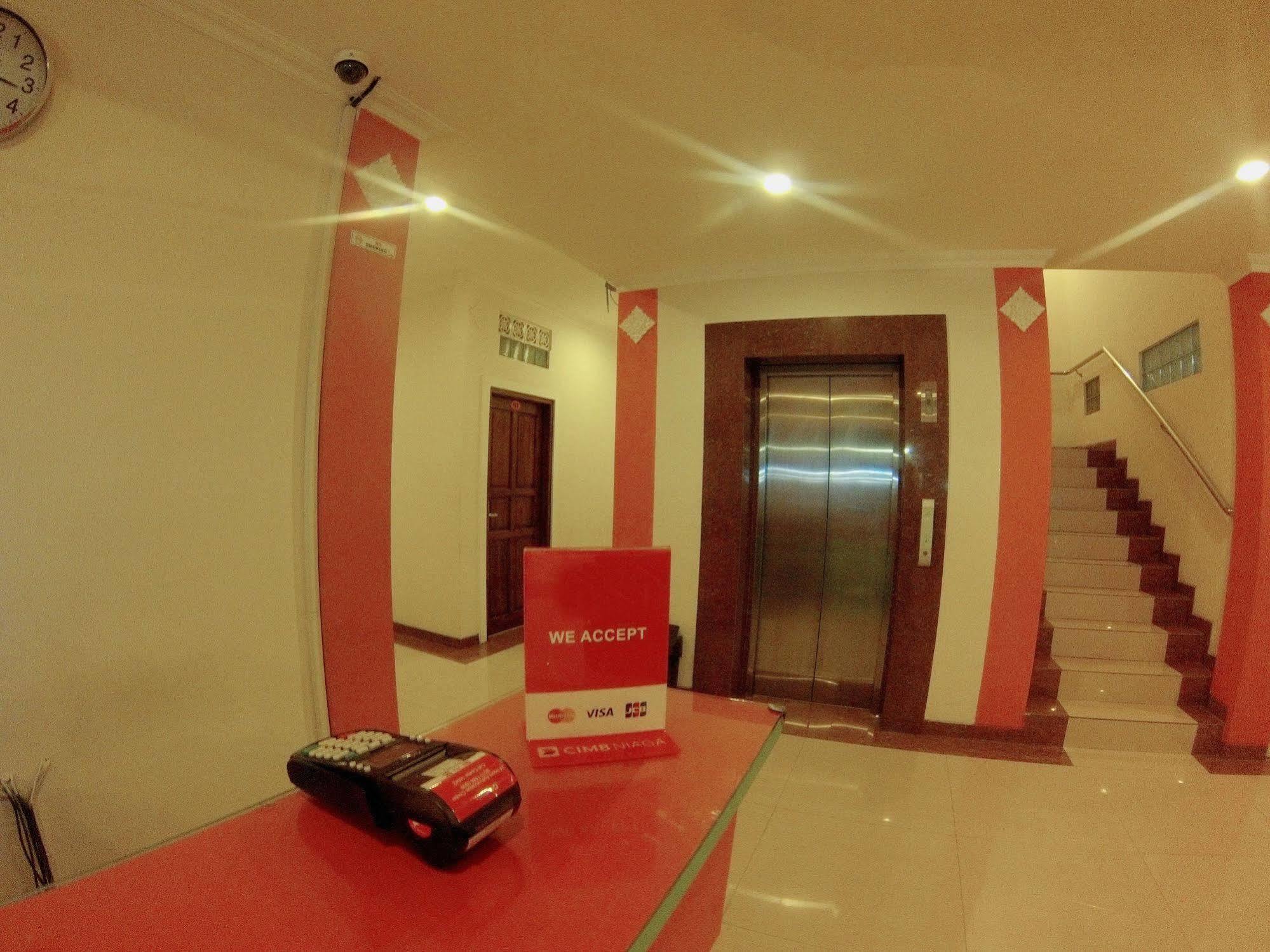 Oyo 90473 Gowin Hotel Kuta Lombok Eksteriør billede